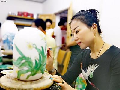 笔墨绘瓷韵 交流促创作——岳塘区美协组织文艺家赴醴陵开展“瓷绘”采风创作交流活动