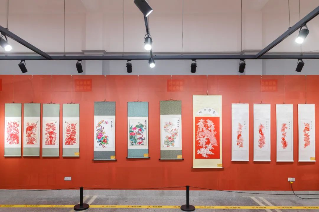 &ldquo;百年风华 莞邑剪艺--曾凡忠、王宇慧剪纸作品展&rdquo;在邓尔雅&middot;黄般若文献陈列馆开展